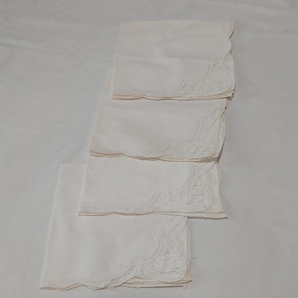 White Lace Table Napkins .Lot Of 4 .Good Condition